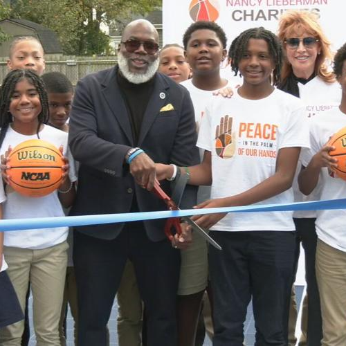 Louisville kids get new basketball Dream Court in Parkland neighborhood